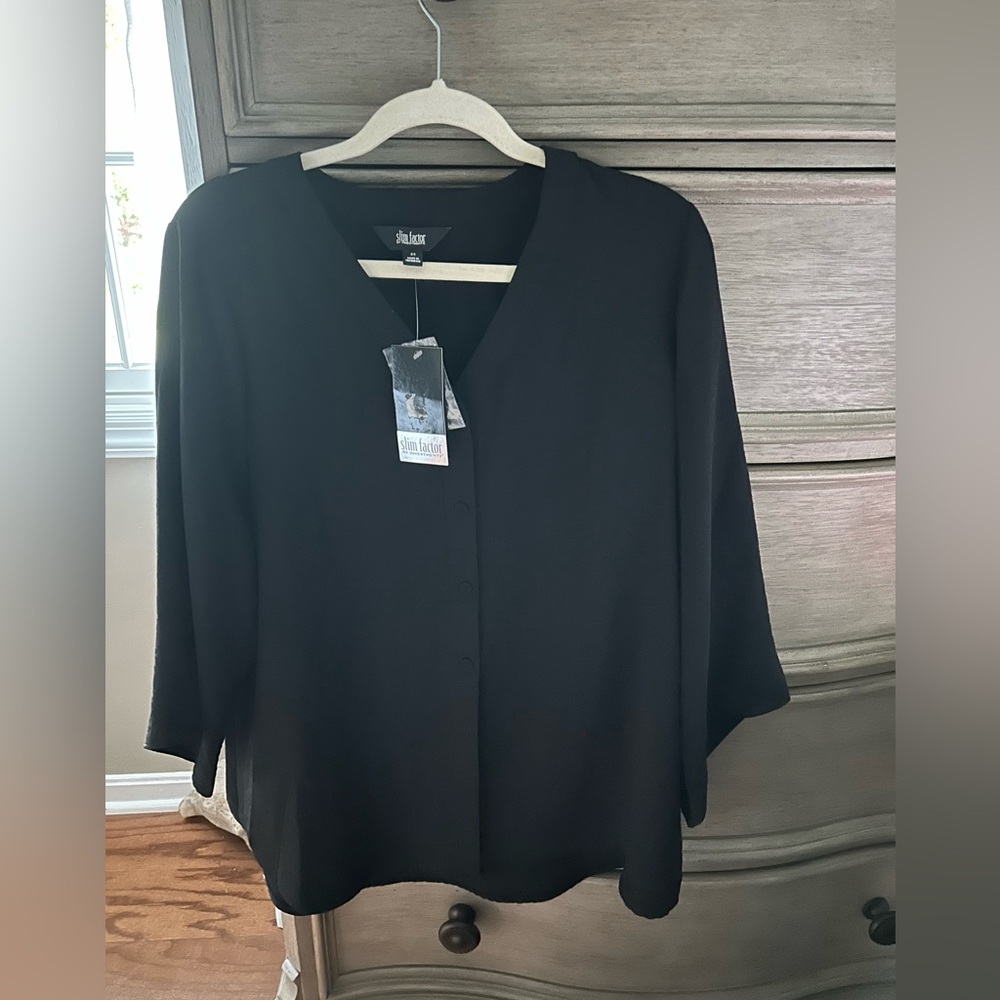 Slim factor top. Size medium, NWT